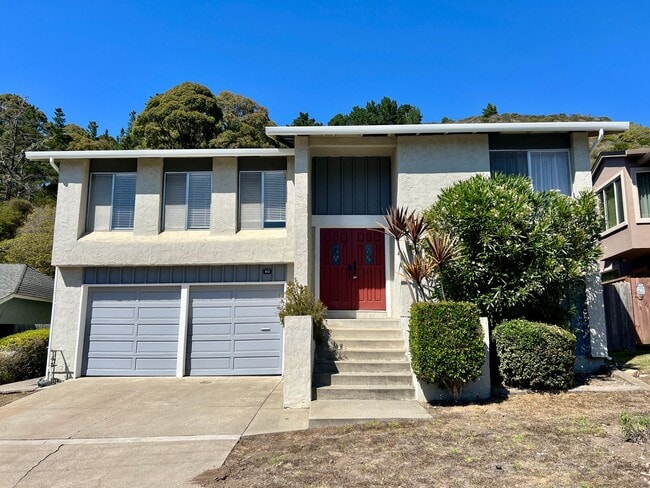 Spacious 4-Bed, 3-Bath Single-Family Home ... - Spacious 4-Bed, 3-Bath Single-Family Home ...