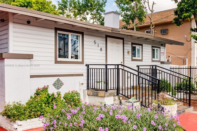 Building Photo - 518 SW 15th Ave Unit 1