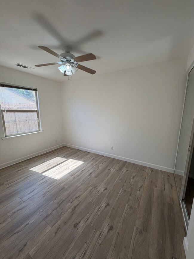 Photo - 1327 E Sunnyside Ave