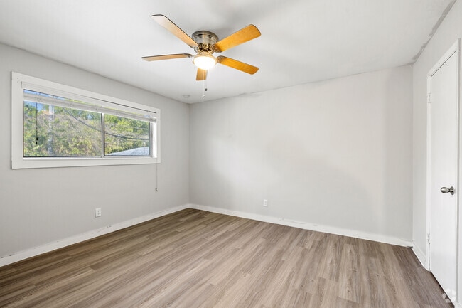 2BR, 1BA - 882SF - Second Bedroom