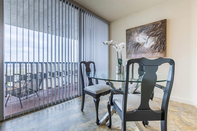 Photo - 700 E 9th St Unit 13F