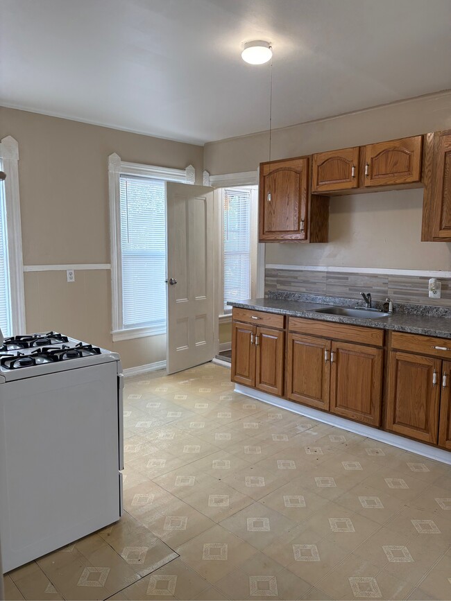 Photo - 32 Dix St Unit 3 bedrooms WPI area