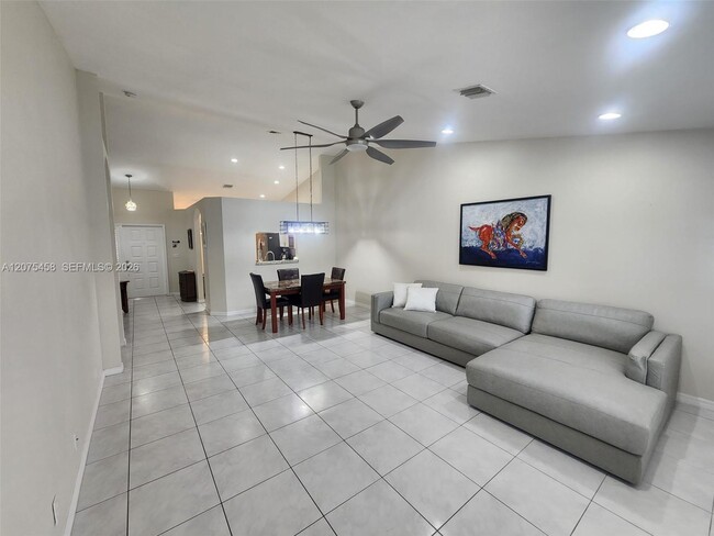 Photo - 6053 Heliconia Rd