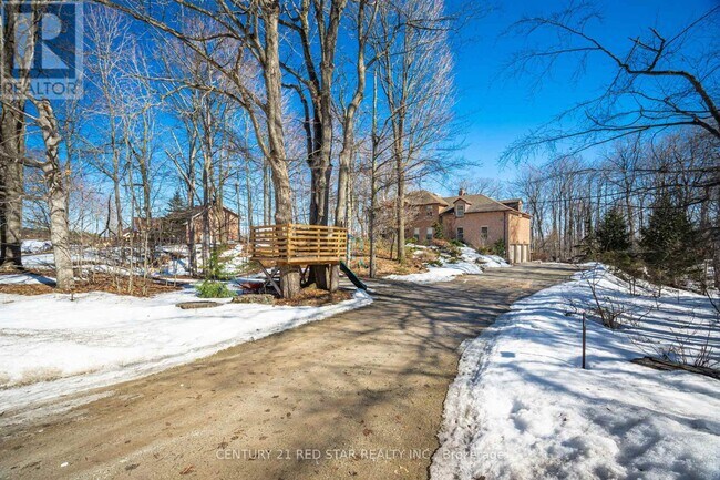 Photo - 877 The Grange Side Rd