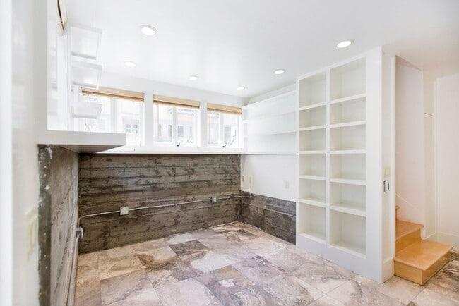 Photo - Sunny Apartment in Elmwood Neighborhood Unit 6451-B