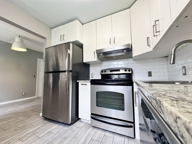 Photo - 144 Mansfield D Unit #d