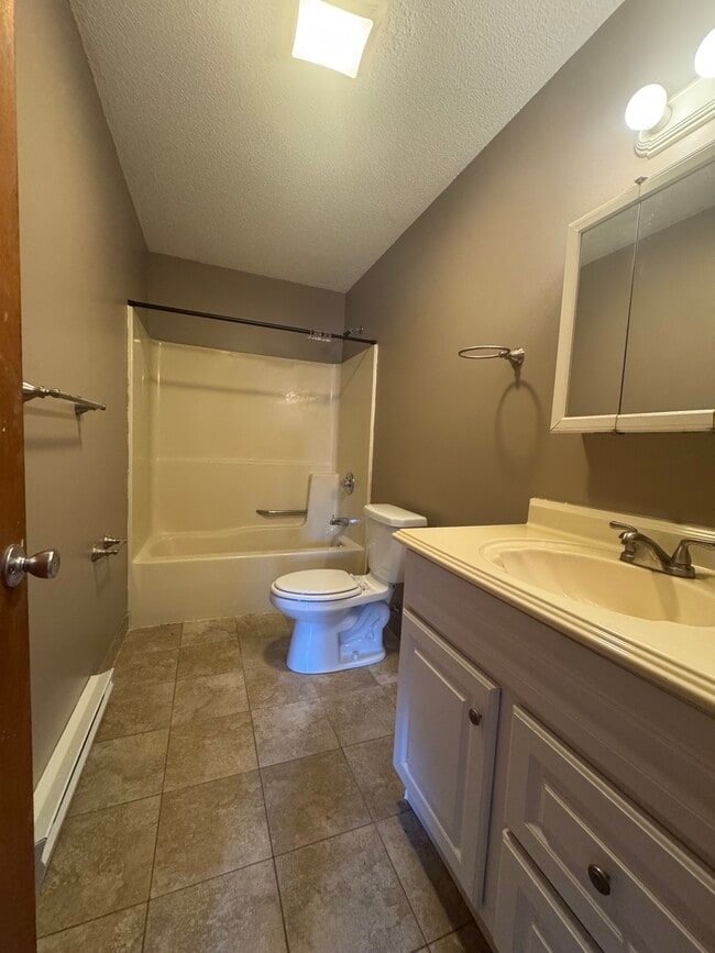 bath - 17 Elm St Unit 19B