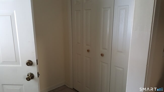 Photo - 71 1/2 Park Ave Unit B