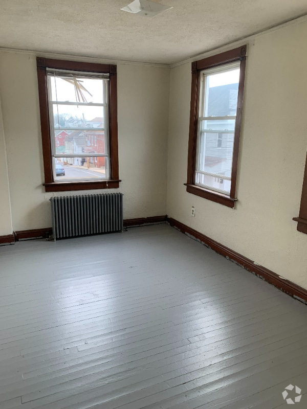 Building Photo - 121 High St Rental