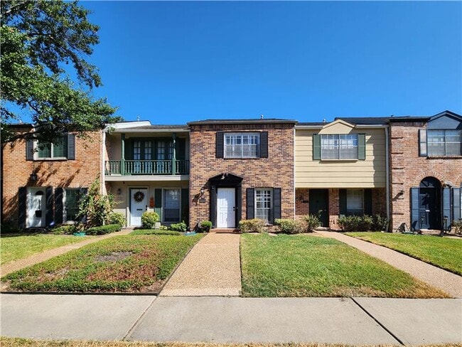 Building Photo - 6340 Chevy Chase Dr Rental