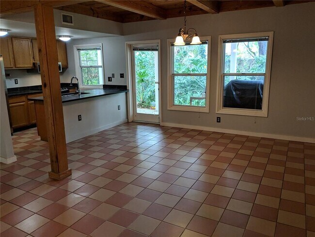 Photo - 752 N Westmoreland Dr