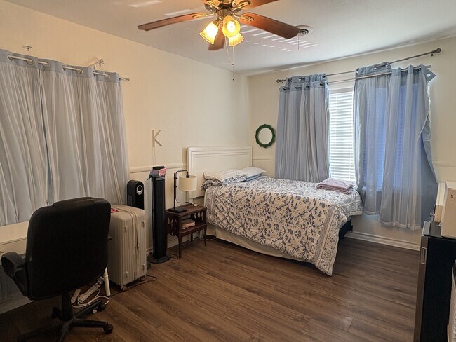 Photo - 2608 27th St