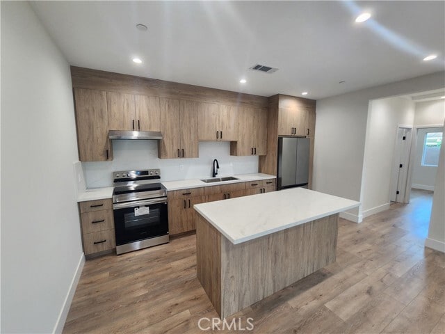 Building Photo - 7126 Matilija Ave