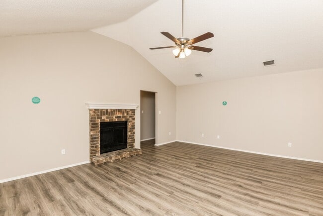 Photo - 1121 Cardinal Oaks Dr