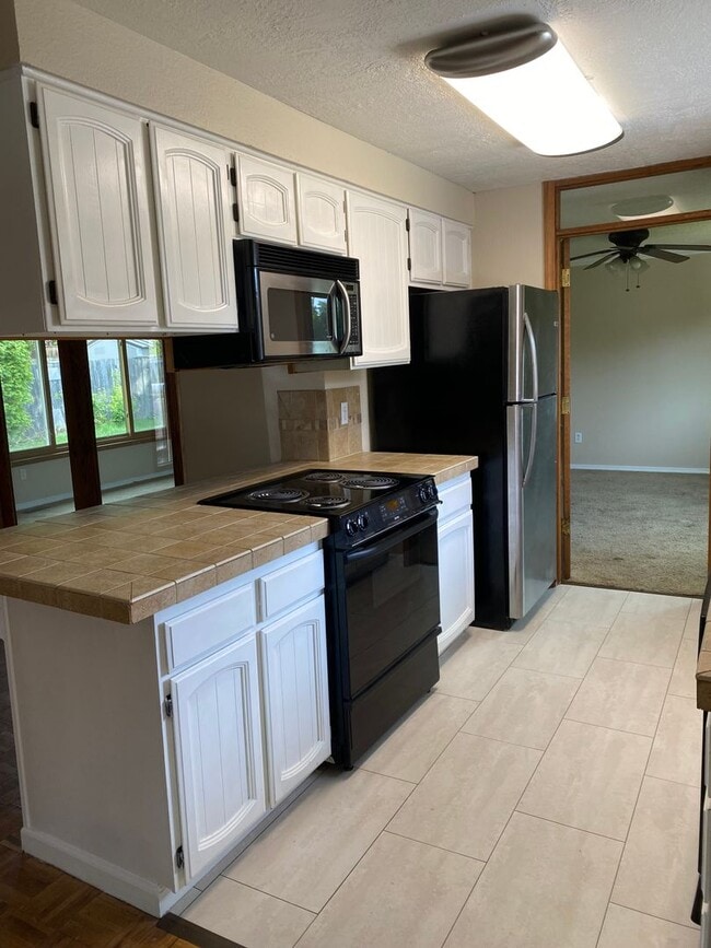 Photo - Large Ranch Style house