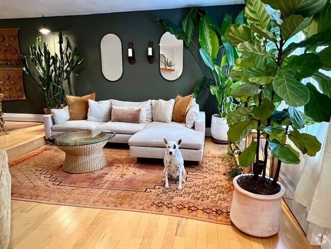 Building Photo - Pet Friendly Fully Furnished Townhouse clo...