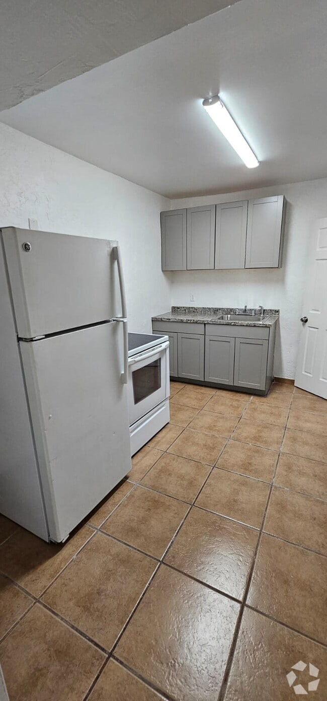 Building Photo - 5937 Taft St Rental