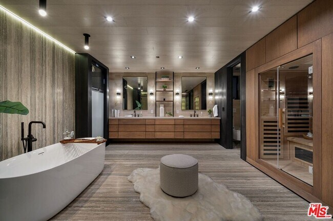 Photo - 442 Sherman Canal