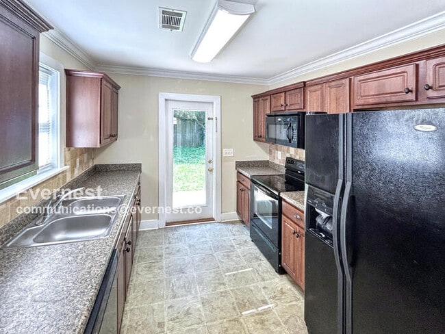 Photo - 100 Moss Stone Ln