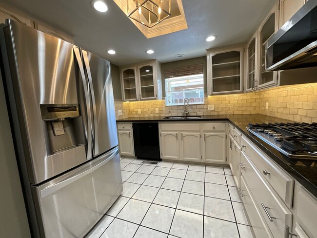 Photo - 2267 E Warner Ave