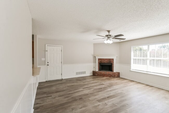 Photo - 6422 Manchester St