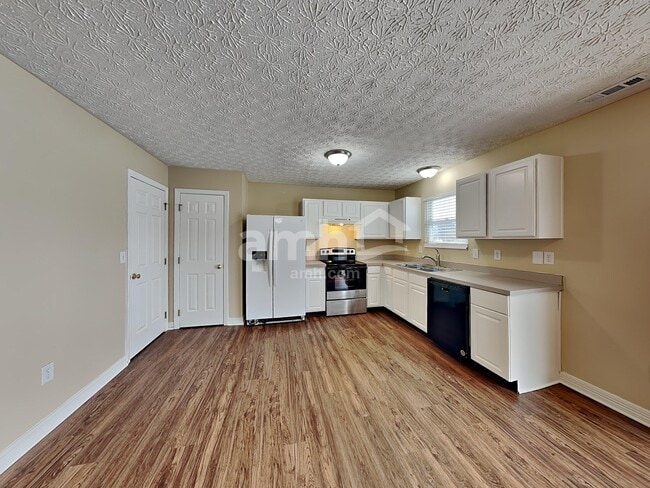 Photo - 82 Richard Ave