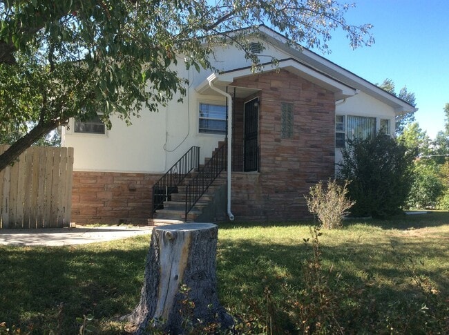 4 BEDROOM 2 BATHROOM SINGLE FAMILY HOME - 4 BEDROOM 2 BATHROOM SINGLE FAMILY HOME