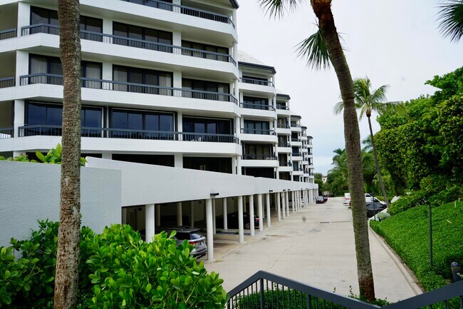 Building Photo - 120 S Ocean Blvd Unit 4a Rental