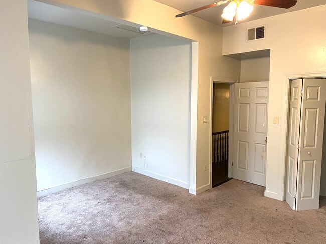 Photo - 1 -1/2-104 1/2 E Clay St Unit Apt #D