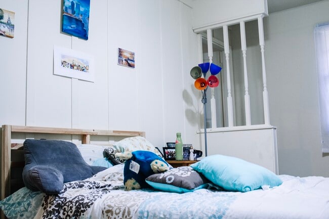 Bedroom - 825 Essex Dr