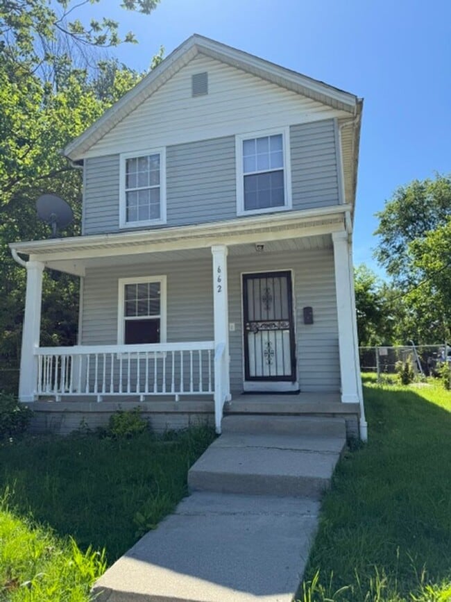 Building Photo - Charming 3-Bedroom Property in Prime Location