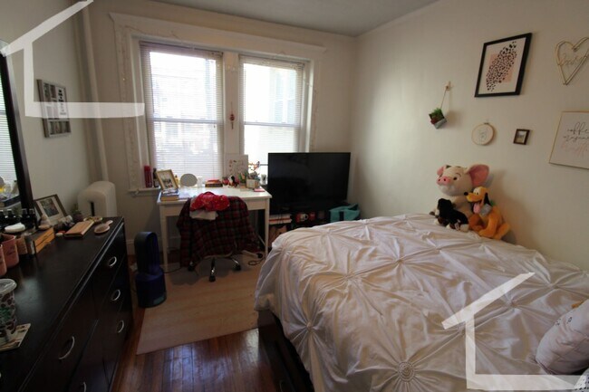 Photo - Amazing 2bed in Allston.... Don't miss out!
