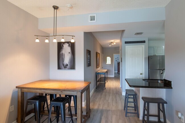 Photo - 2040 Greenview Shores Blvd Unit 211