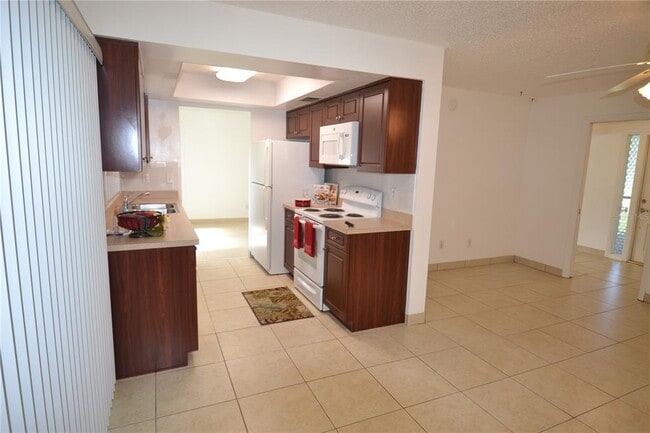 Photo - 2357 White Oak Cir