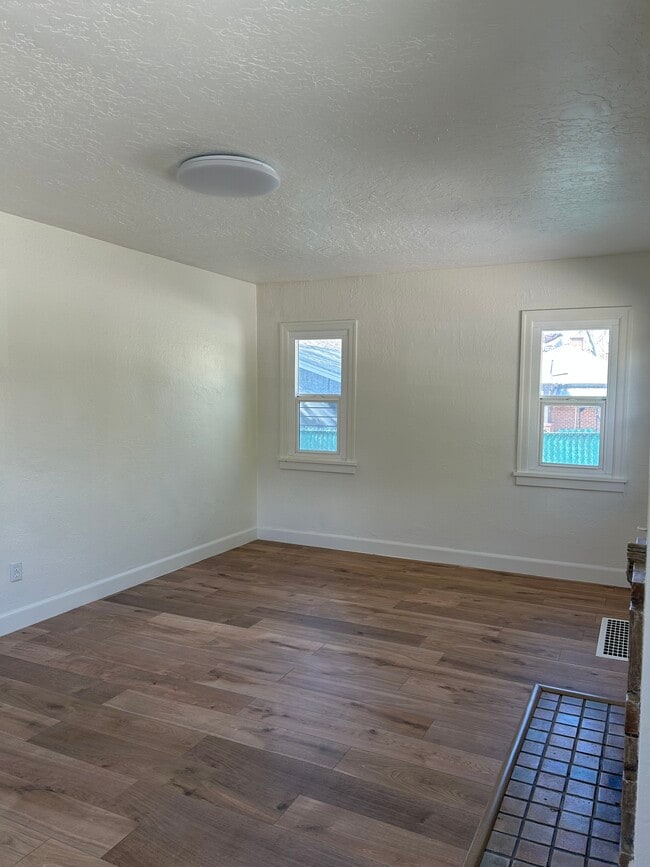 Photo - 2425 Van Buren Ave
