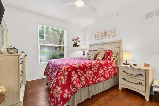 Photo - 852 Lantern Way