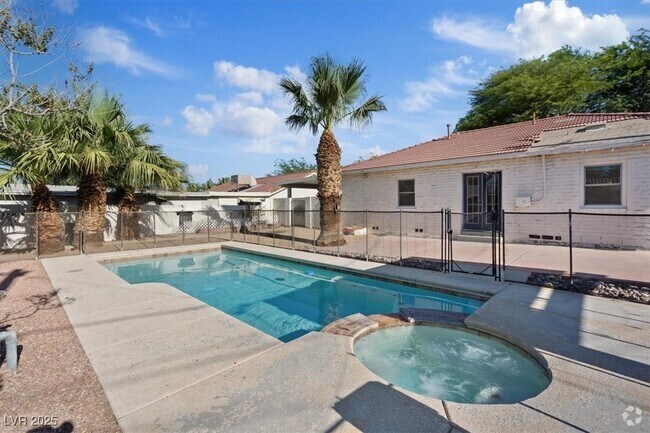 Building Photo - 1609 Chapman Dr Rental