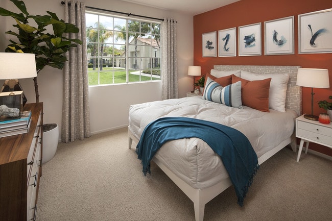 Aliso Town Center Apartment Homes