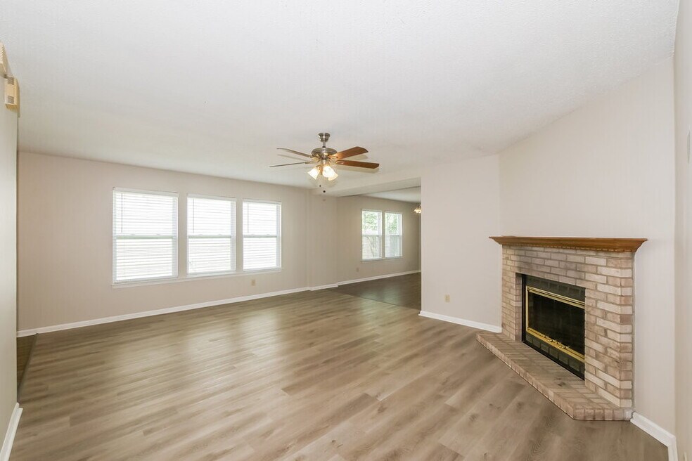 2282 Shadowbrook Dr