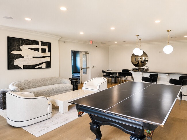 Salón de servicios - The Gateway Luxury Residences