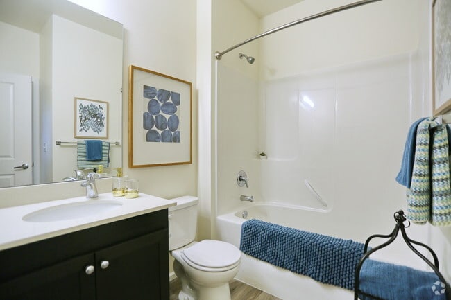 2BR, 2BA - 965 SF