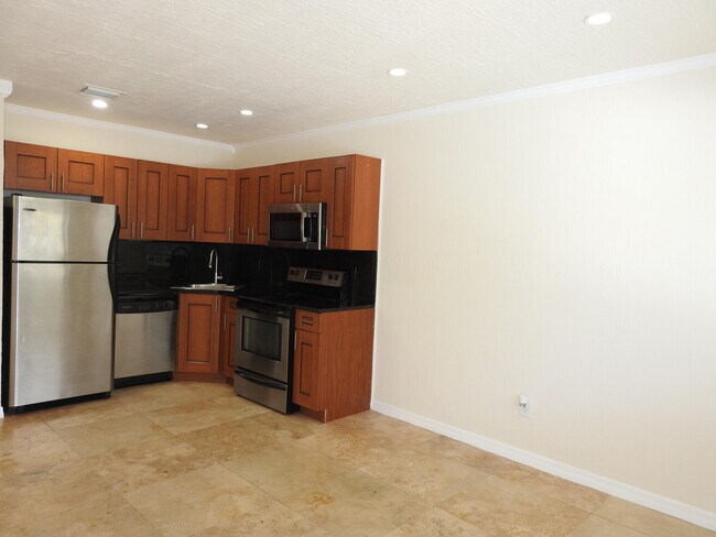 Photo - 1872 NE 46th St Unidad D11