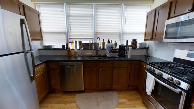 Photo - 332 Beacon St Unit 2