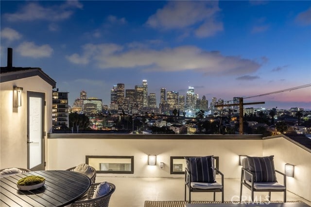 Photo - 953 Everett St