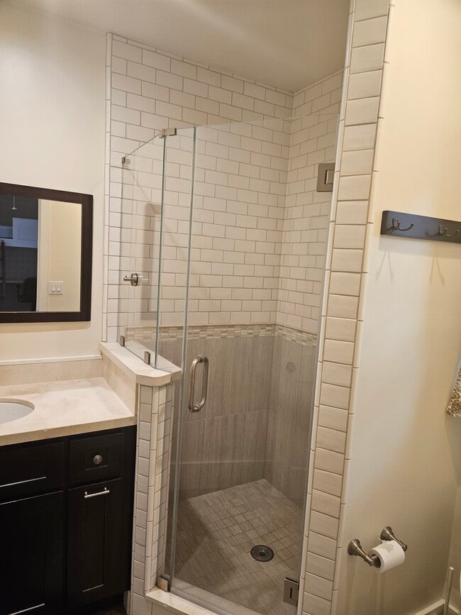Photo - 561 S O St