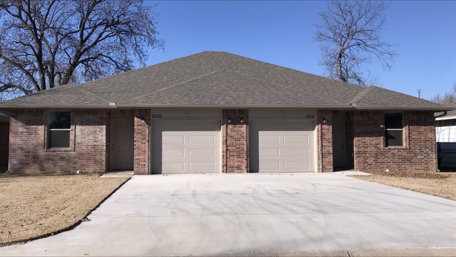 Building Photo - MUST SEE!!! Brand New 3 Bed 2 Bath Duplex in Chisholm School District!