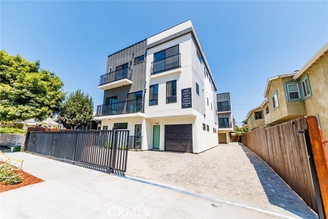 Building Photo - 1332 Tamarind Ave Rental