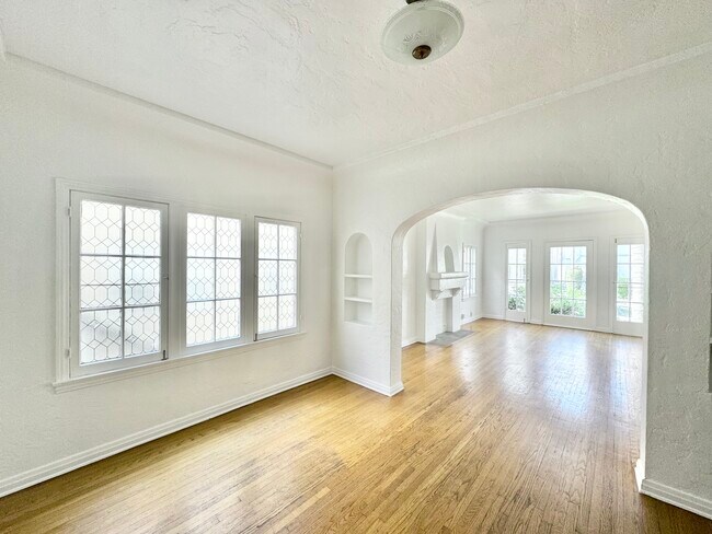 Photo - 336 N Genesee Ave Unit A