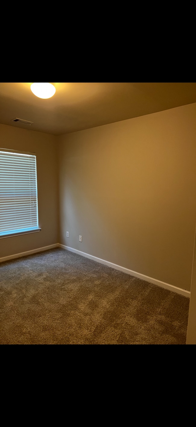 Building Photo - 465 Mulberry Row