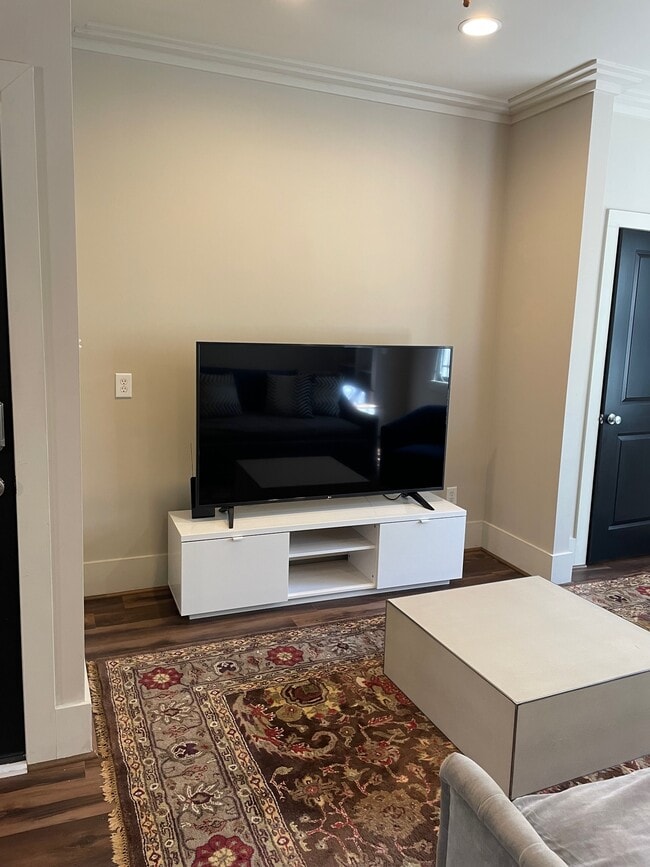 Photo - 1867 Gordon Mnr NE Unidad Studio Apartment